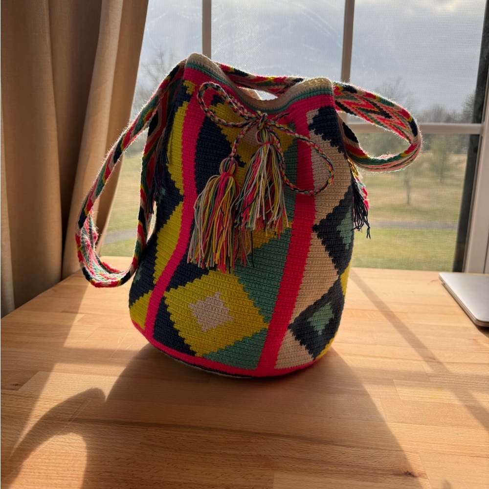 Handmade Wayuu mochila woven crocheted bucket bag colorful geometric pattern EUC